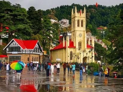 बारिश ने तोड़ी शिमला की रौनक: घटती पर्यटक आमद से होटल खाली, कारो...