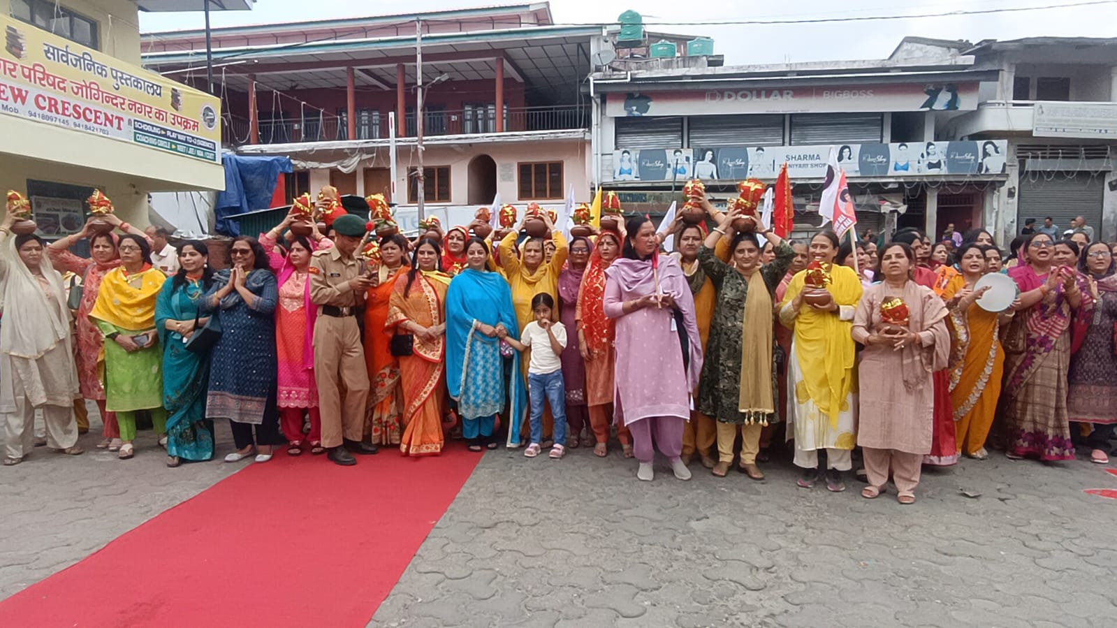 प्रेम प्रवाहिनी रथ यात्रा पहुँची जोगिंद्रनगर, शहर के प्रवेश द्वार पर पुष्प वर्षा और वैदिक मंत्रोचारण के साथ हुआ भव्य स्वागत 