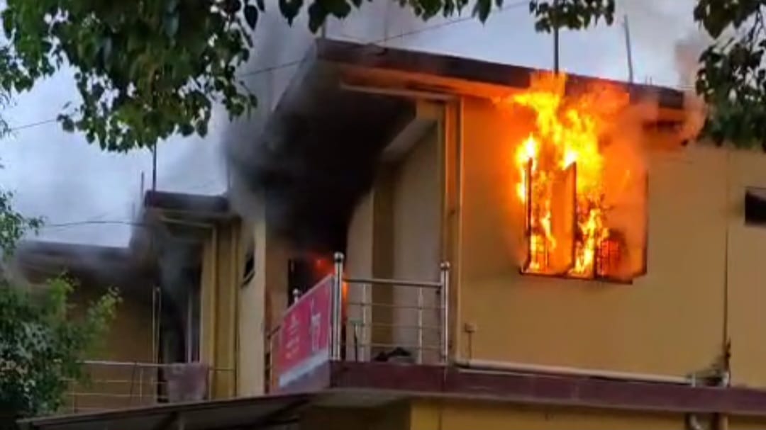 सुंदरनगर के महादेव में रिहायशी मकान में लगी आग, लाखों का नुकसान