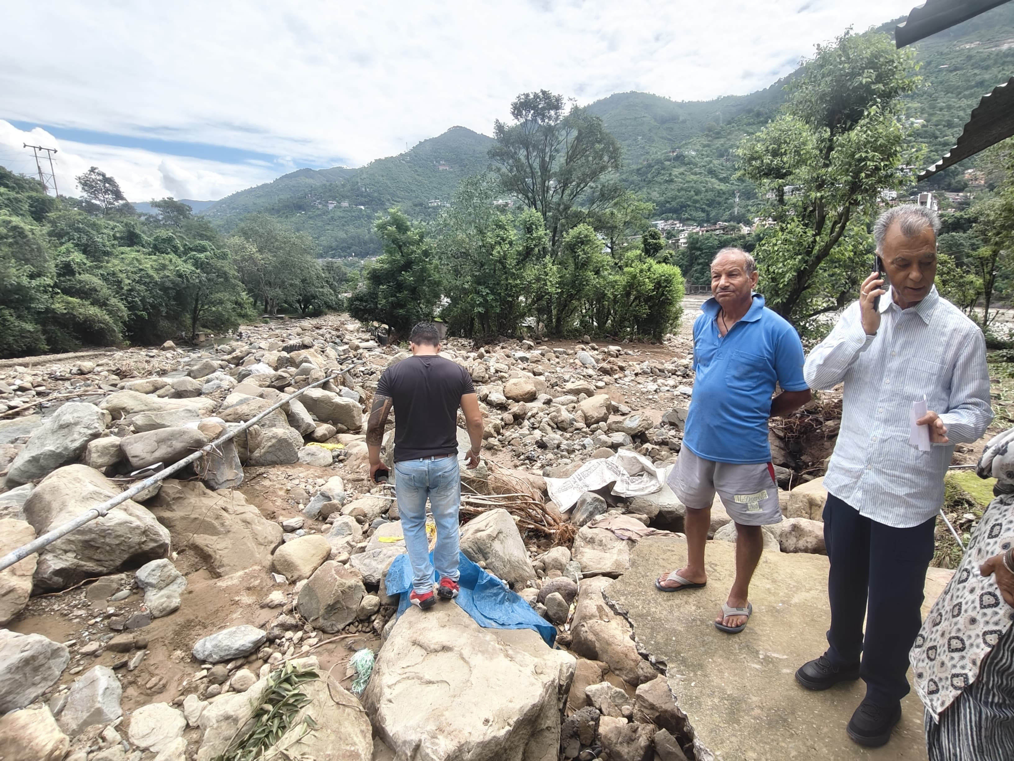 विधायक अनिल शर्मा ने लिया बारिश से हुए नुक्सान का जायजा 