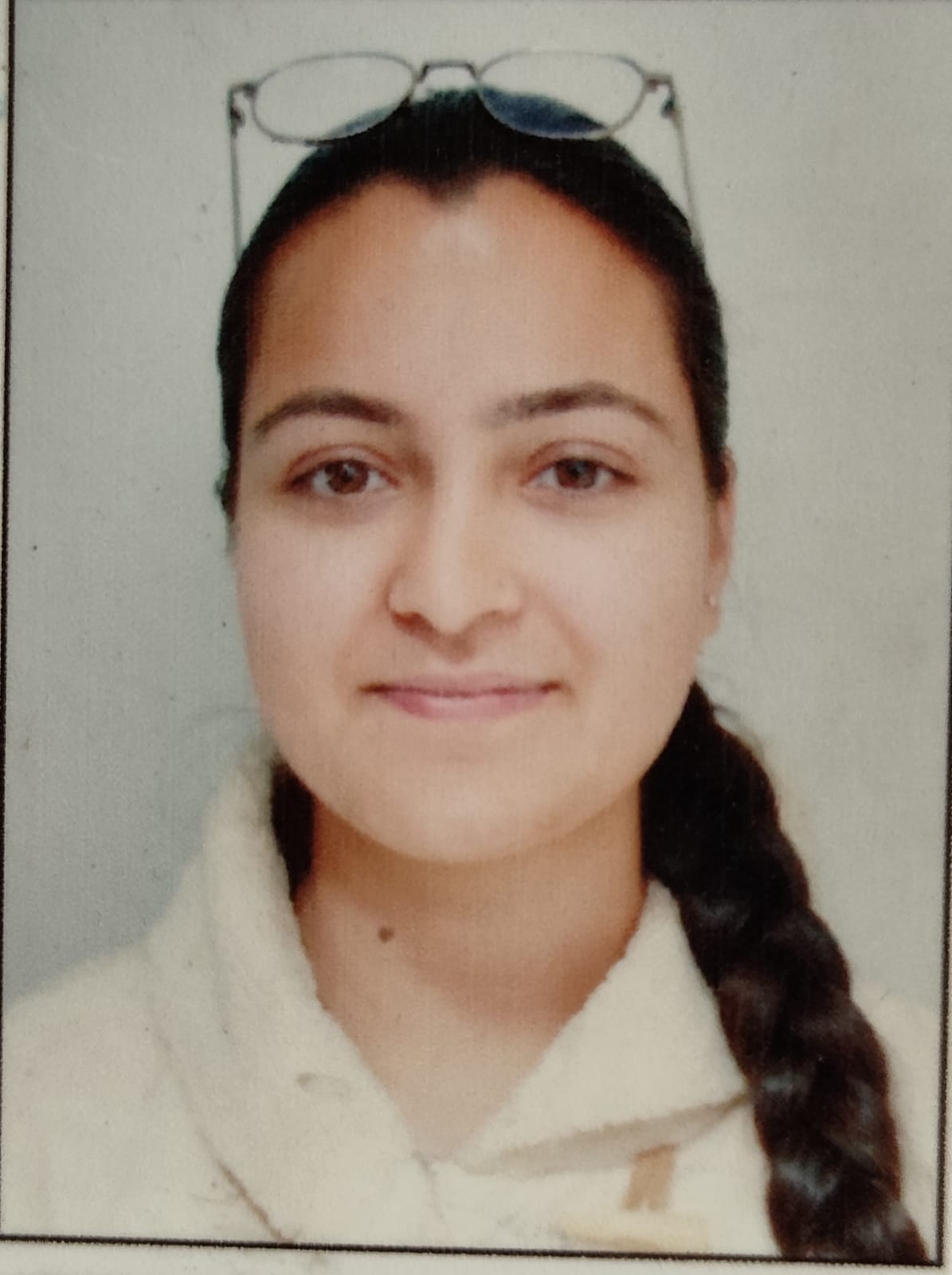 आयुषी दिल्ली में बनी नर्सिंग अधिकारी