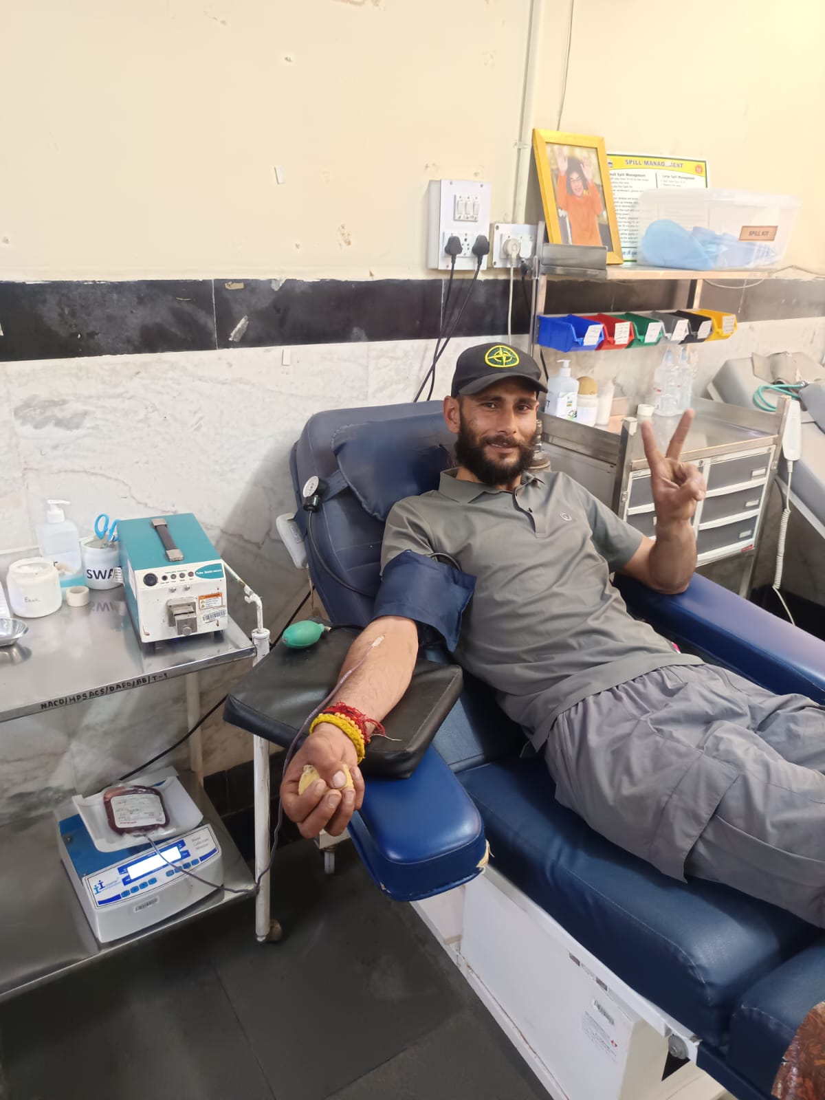 अंकुश मोहन ने रक्तदान कर युवाओं को दिया नशे से दूर रहने का संदेश