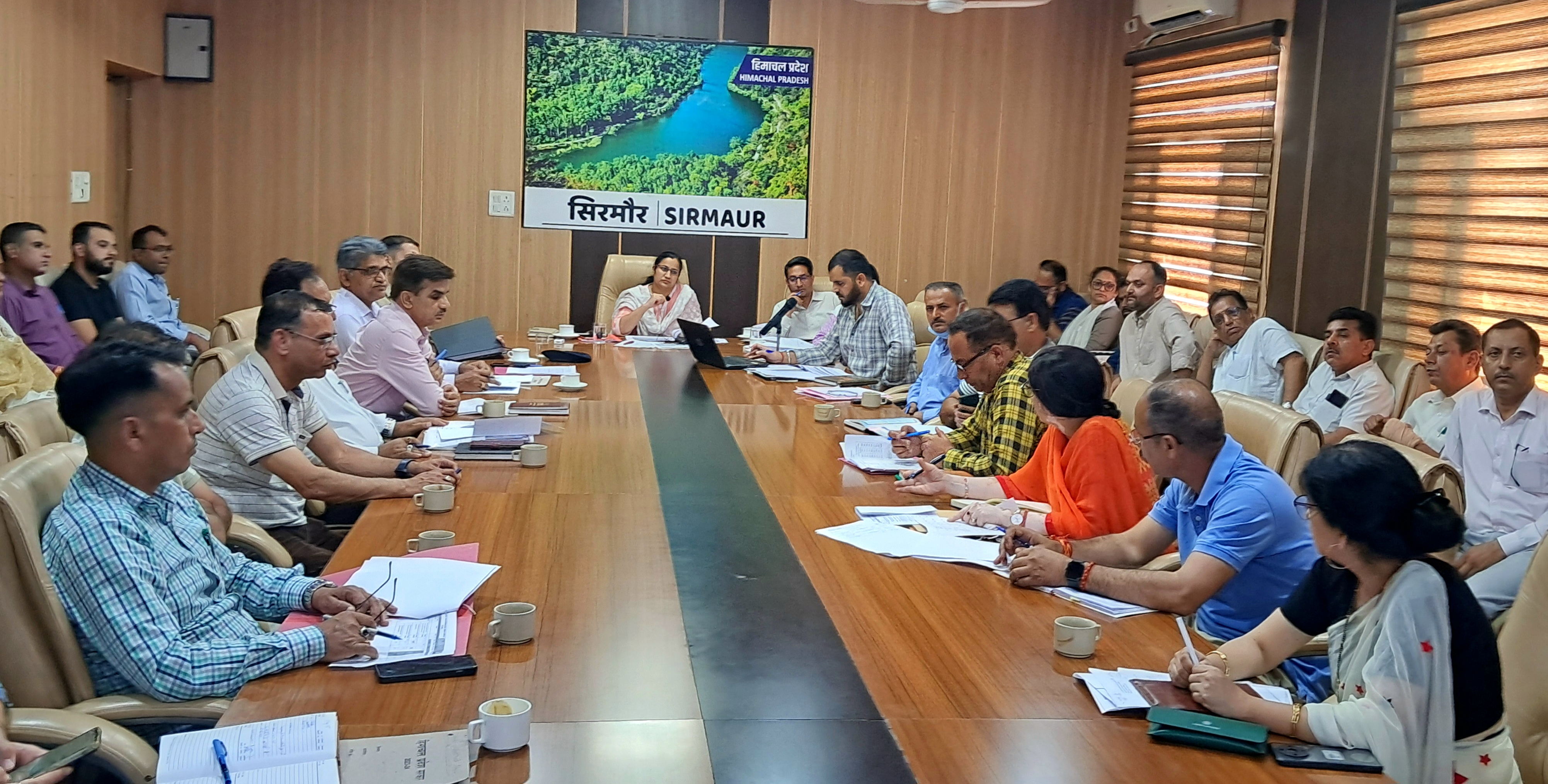 सुशासन में जिला सिरमौर की समीक्षा बैठक  :  उपायुक्त सिरमौर