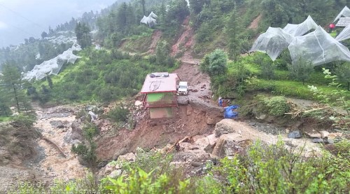 आपदा ने सराज घाटी का बदला नक्शा, घर-मकान ध्वस्त, लोग खुले आसमान के नीचे रहने को मजबूर