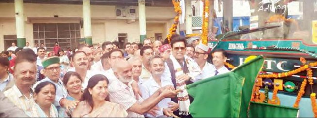 चामुंडा से वृंदावन के लिए चली हिमधारा, आरएस बाली ने हरी झंडी दिख...