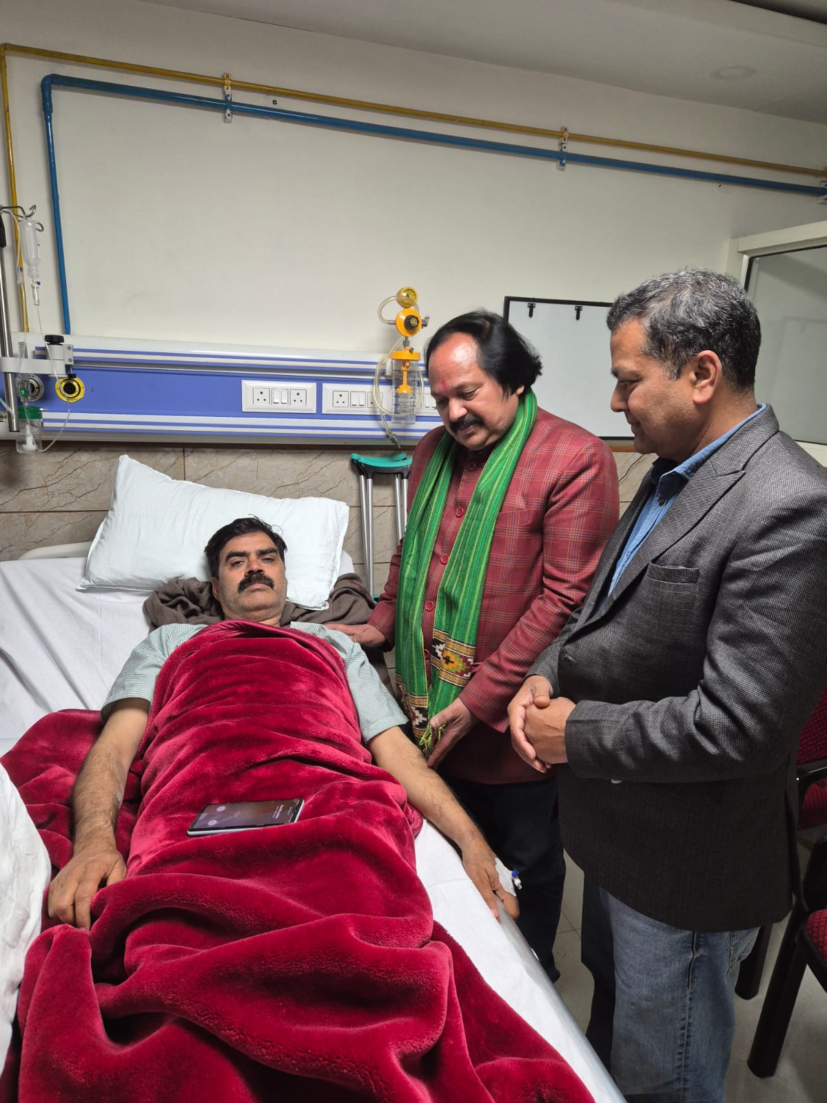 शेष जीवन गरीबों की सेवा में व्यतीत करेंगे बंबर ठाकुर: सन्नी ईपन