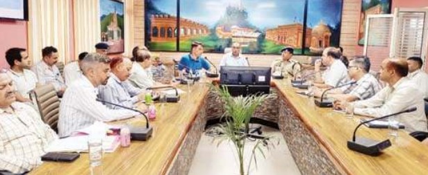 एससी/एसटी अत्याचार के मामलों की जांच में न हो विलंब, डीसी ने अधि...