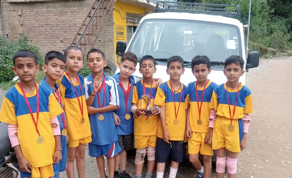 संकुल स्तरीय कबड्डी में मढ़ी स्कूल का दबदबा, पूरी टीम जिला स्तर के लिए चयनित