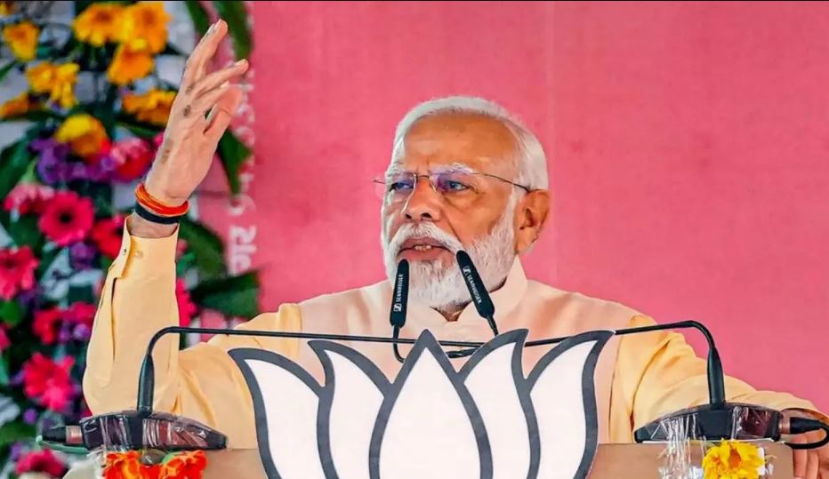 'TMC का दीया बुझने जा रहा', PM मोदी ने चुनावी सभा में ममता बनर्जी पर किया तीखा वार