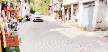 भीषण गर्मी में उपमंडल नादौन के सूने पड़े बाजार