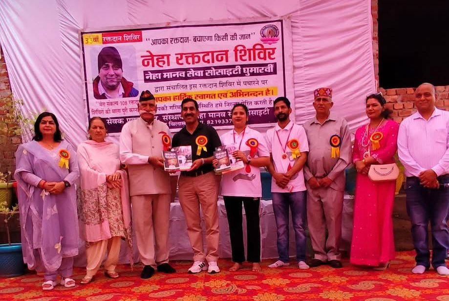 रक्त मशीन रणबीर बत्ता को किया सम्मानित, कश्मीर से कन्याकुमारी तक 149 बार कर चुके हैं रक्तदान