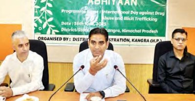 कांगड़ा जिले को नशा मुक्त बनाने में दें योगदान : डीसी