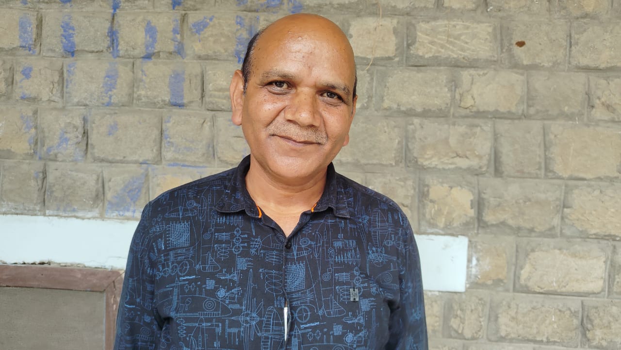 फेस स्कैन और ओटीपी से राशन वितरण बना सिरदर्द, बुजुर्गों और डिपो संचालकों को भारी परेशानी