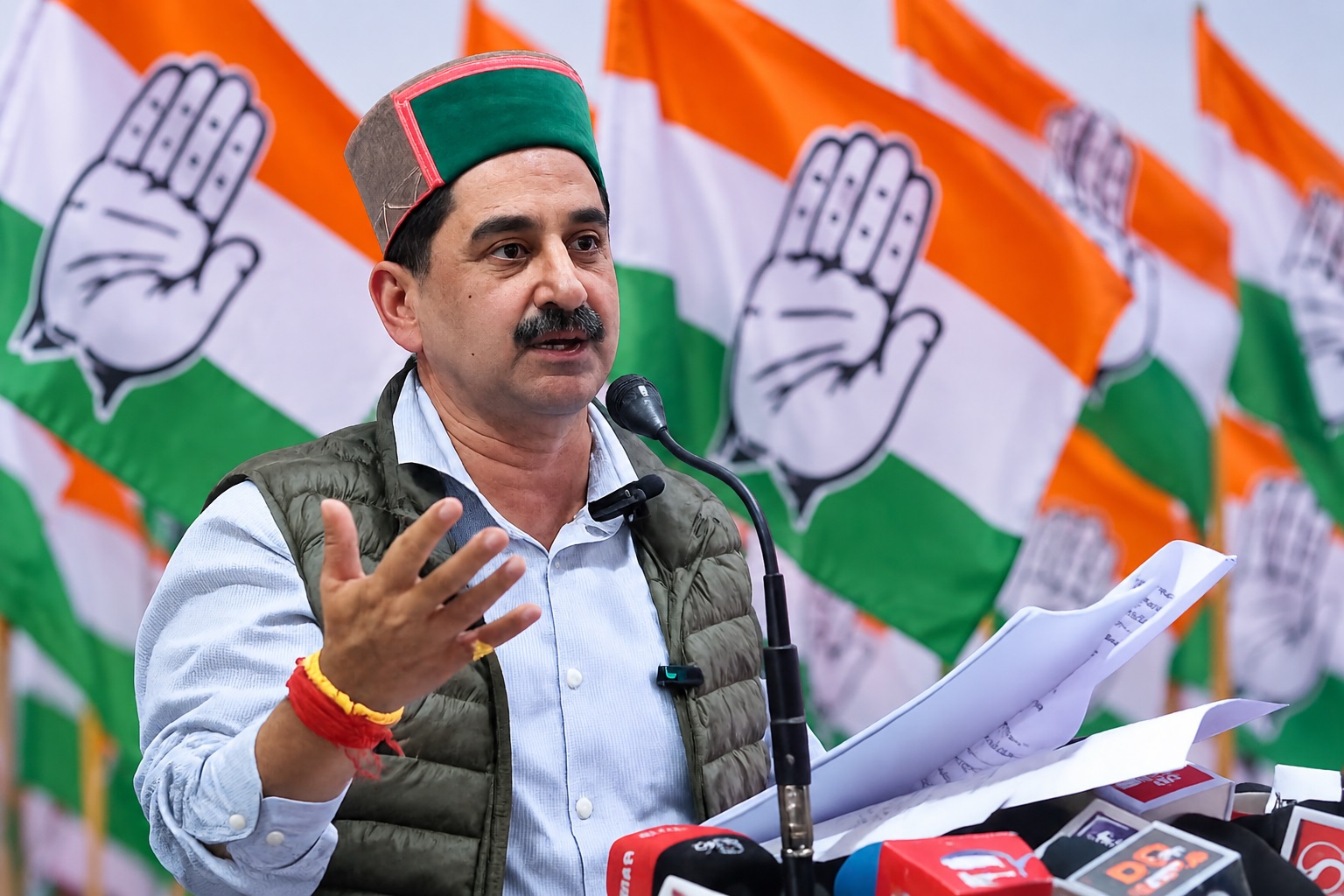 धनोटू पुल ढहने पर सख्त हुए केवल सिंह पठानिया, बोले-जनता की सुरक्...