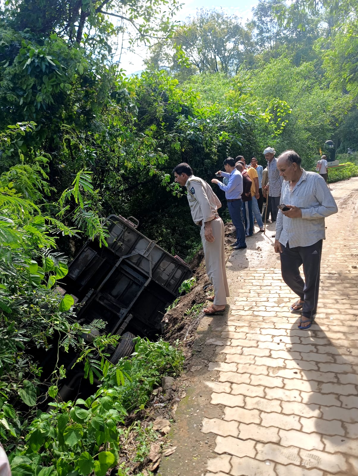 बल्द्वाडा में पलटी एचआरटीसी की बस ,17 घायल