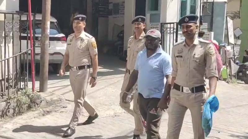 सोलन पुलिस की बड़ी कार्रवाई, दिल्ली से विदेशी ड्रग तस्कर 229 ग्राम चिट्टे सहित गिरफ्तार