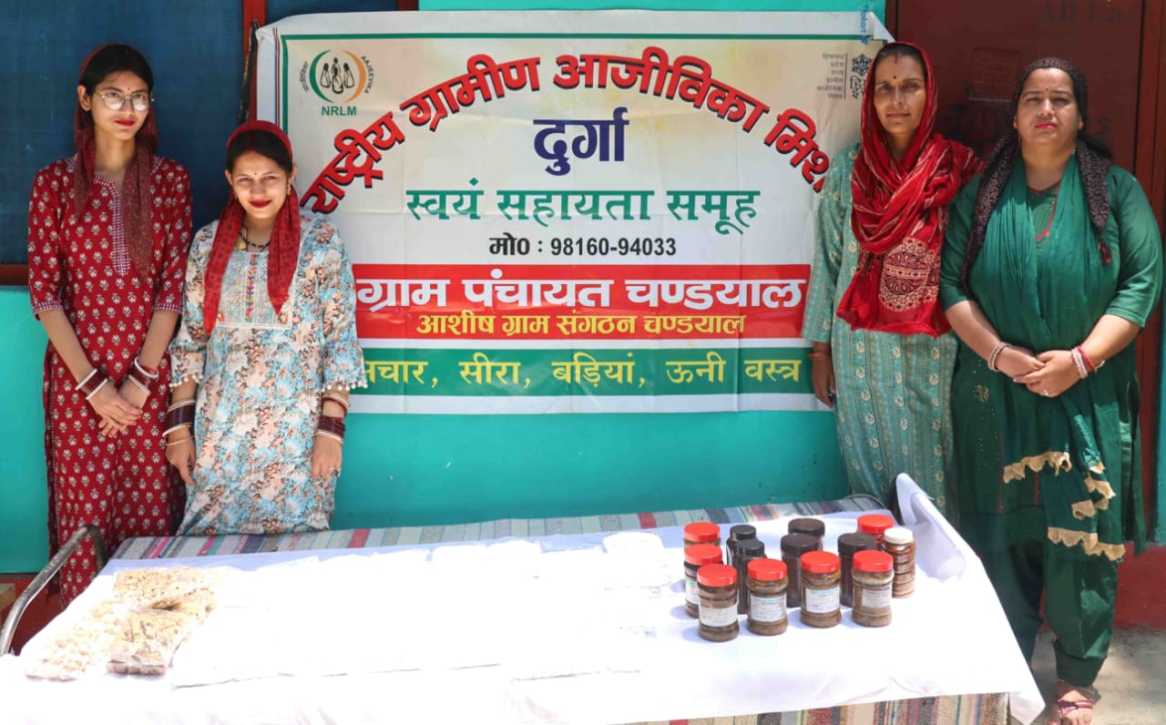 सावणी देवी हाथ के हुनर से गुंध रही परिवार के सपने, अन्य महिलाओं को भी दिखाई आत्मनिर्भरता की राह