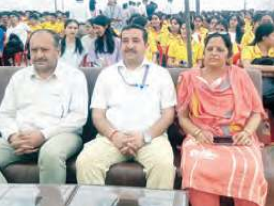 हीरे की चमक कभी नहीं जाती : राकेश, आशीर्वाद समारोह में बच्चों को...