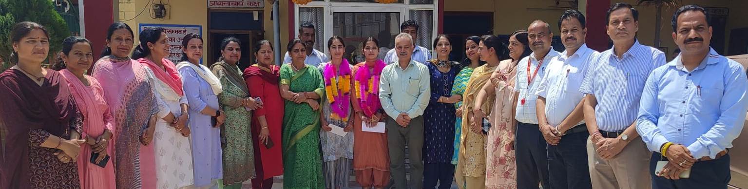 मेरिट में आने वाली छात्रा का जोरदार स्वागत