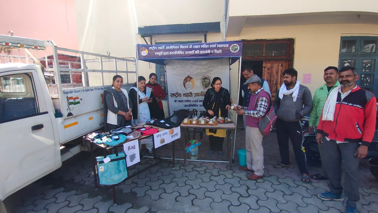 नगरपरिषद के  स्वयं सहायता समूहों की महिलाओं द्वारा हस्तनिर्मित उत्पादों की प्रदर्शनी आयोजित