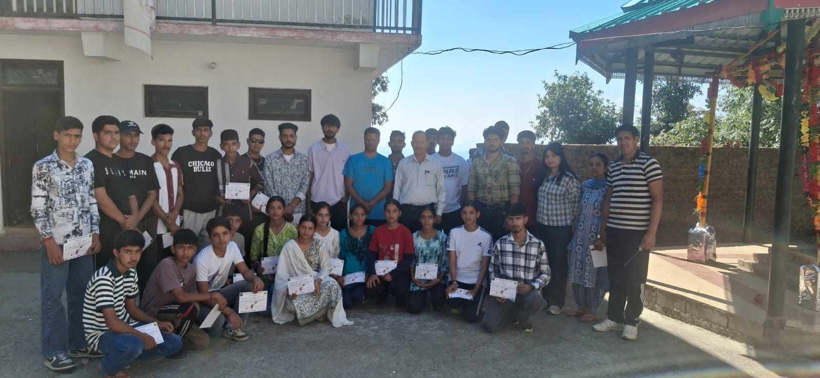 त्रिसंगम पब्लिक स्कूल रिवालसर के छात्रों ने नैना देवी सर की धार में तीन दिवसीय साहसिक गतिविधियों में लिया भाग