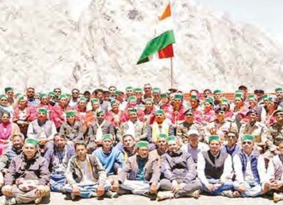 शिपकी-ला में उमड़ा पर्यटकों का हुजूम, प्राकृतिक सौंदर्य देख मिला...