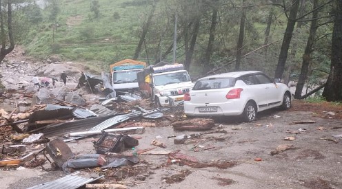 हिमाचल में कुदरत का कहर: आधी रात को फटा बादल, मचा हाहाकार — 18 की मौत, कई लापता, तबाही के मंजर ने रुलाया प्रदेश