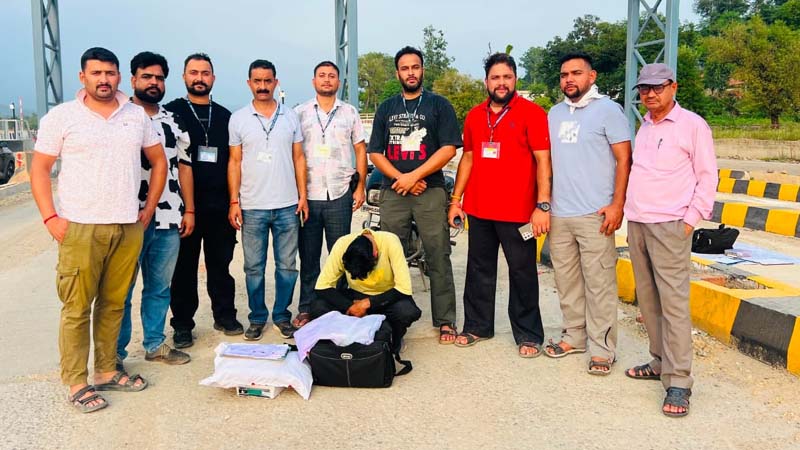 नूरपुर: नागाबाड़ी टोल प्लाजा पर बड़ी कार्रवाई, बाइक सवार से 2.53...