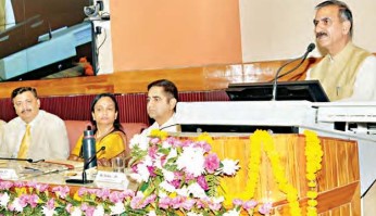 अब स्कूलों में पढ़ाया जाएगा नशे के खिलाफ पाठ: सीएम