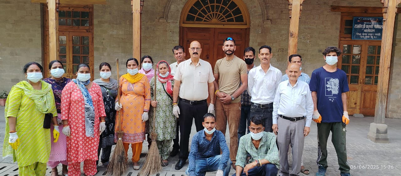 राजकीय प्री-प्राइमरी पाठशाला बालोद्यान विजय हाई स्कूल में स्वच्छता अभियान आयोजित