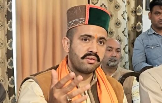 पेट्रोल-डीजल की कीमतों पर कंगना को विक्रमादित्य का जवाब, बोले- केंद्र की बढ़ोतरी पर भी बोलें सांसद