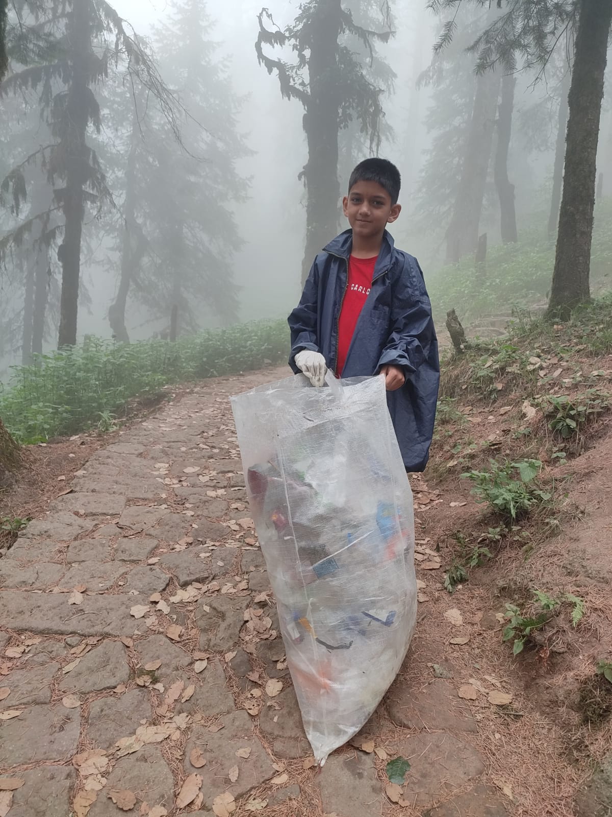 देव कमरुनाग यात्रा पर स्वच्छता का संदेश: रुद्राक्ष ने दिया प्रेरणादायक उदाहरण