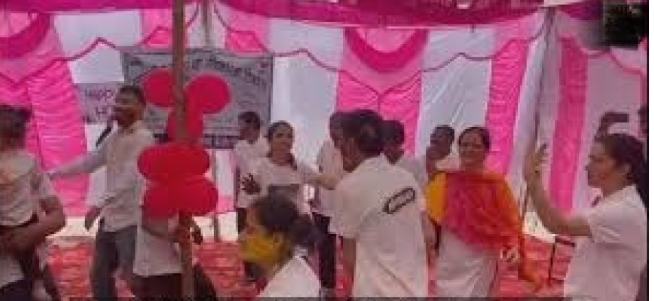 दिव्यांग बच्चों ने मनाई होली