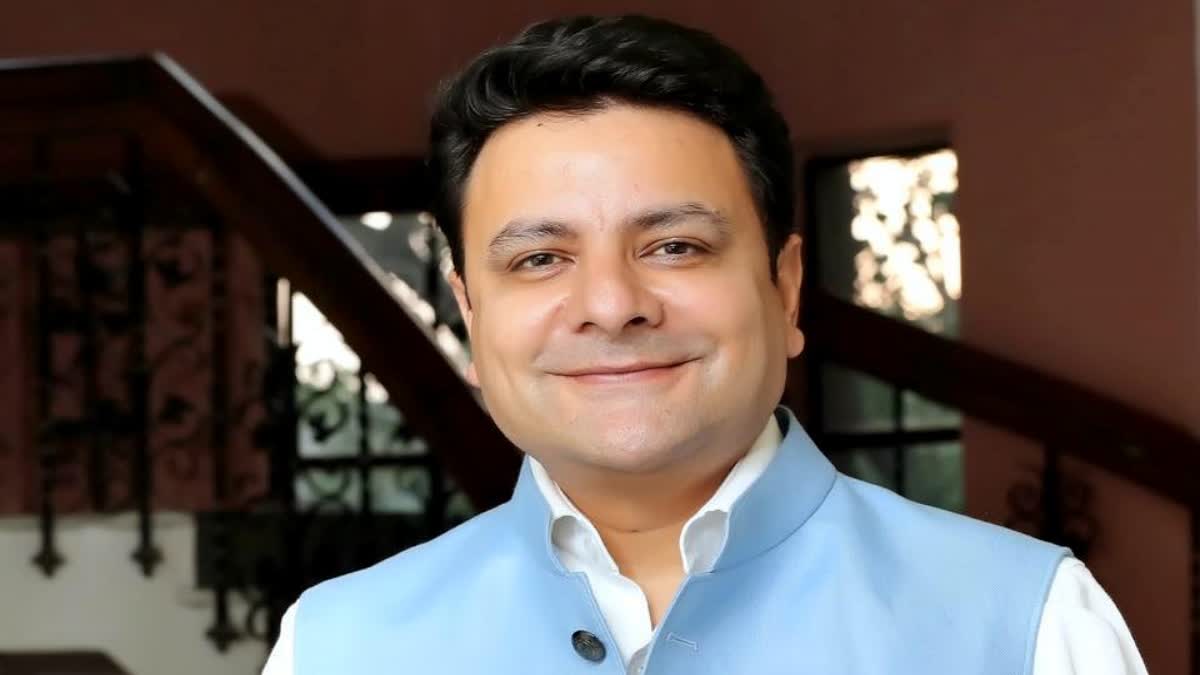 बंगाल जीत पर सुधीर शर्मा का बयान: कार्यकर्ताओं की मेहनत और जनसेव...
