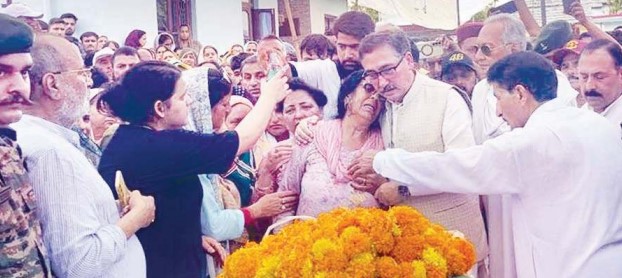 विपिन परमार ने दी शहीद पवन कुमार को श्रद्धांजलि