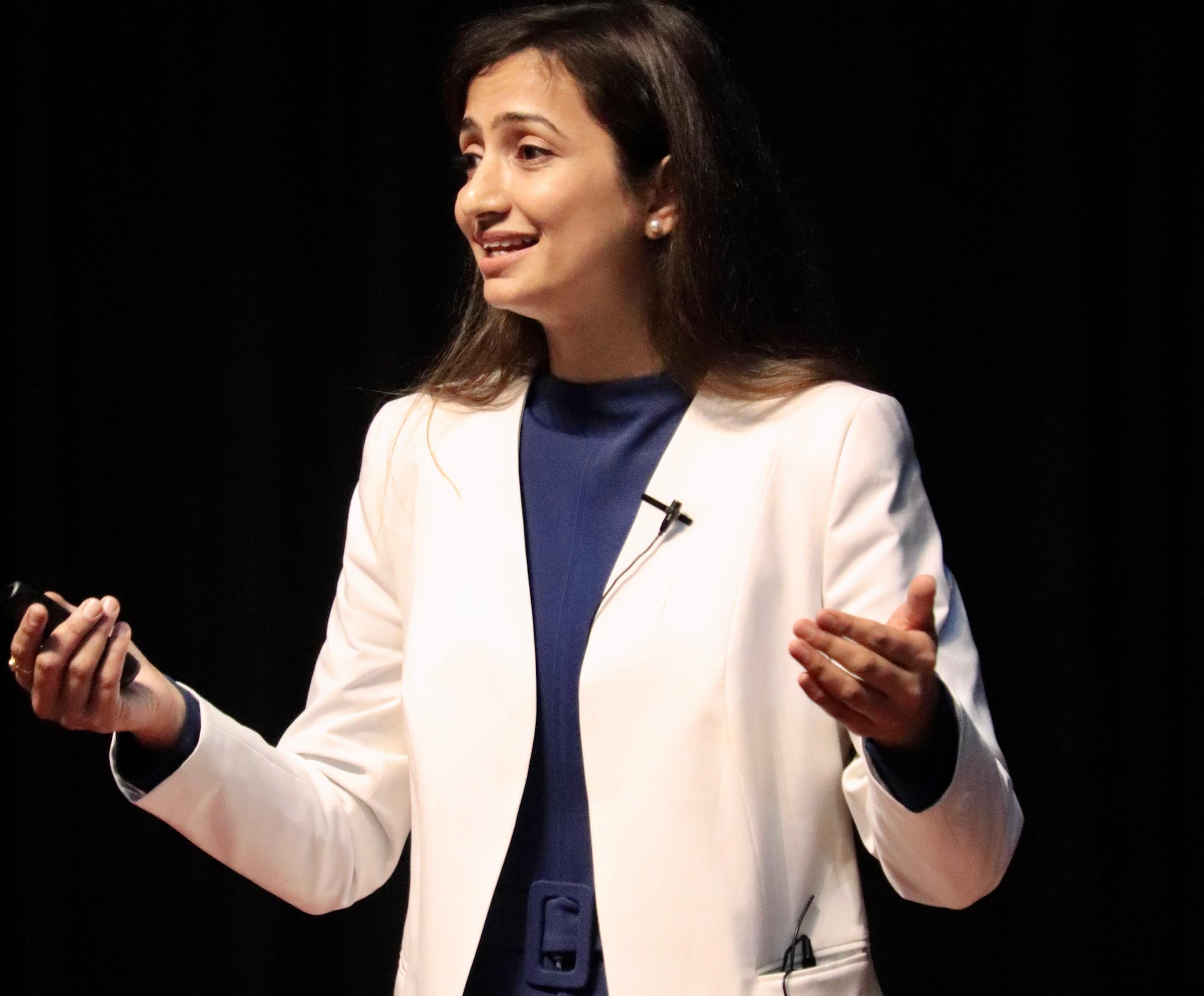 मंडी की खुशबू शर्मा एक सफल उद्यमी, बेस्ट सेलिंग लेखिका और भावनात्मक बुद्धिमत्ता प्रशिक्षक