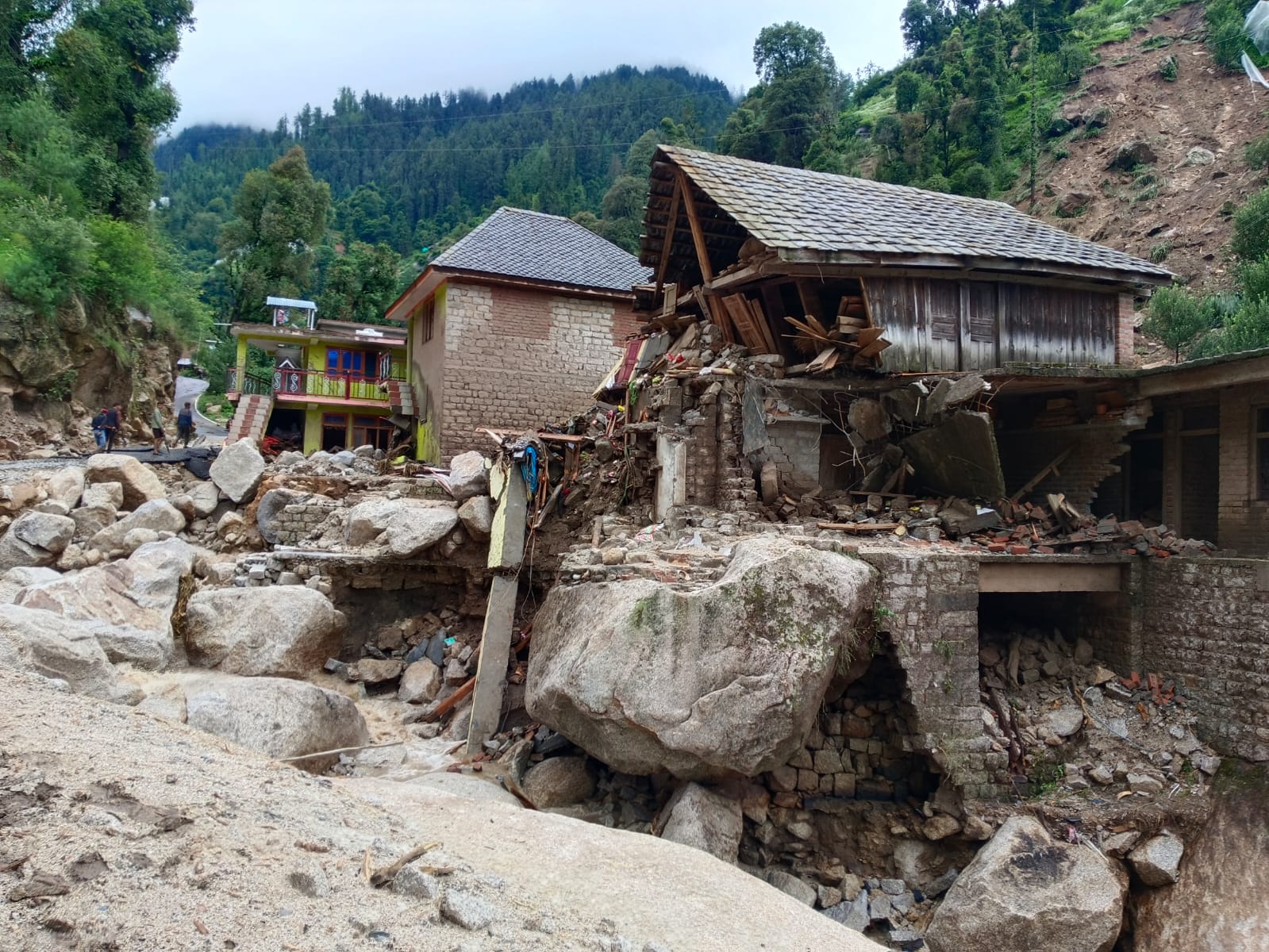 सराज में सदी की सबसे बड़ी आपदा: जल प्रलय ने मचाई तबाही, हवाई सर्वेक्षण की उठने लगी है मांग