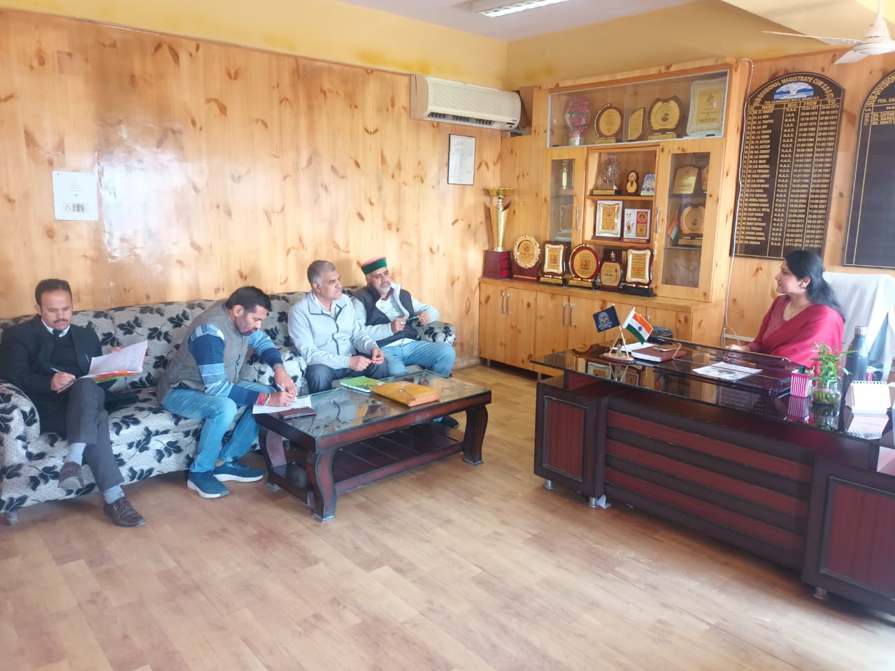 चुनावी प्रक्रिया को लेकर विभिन्न राजनीतिक दलों के प्रतिनिधियों के साथ बैठक आयोजित