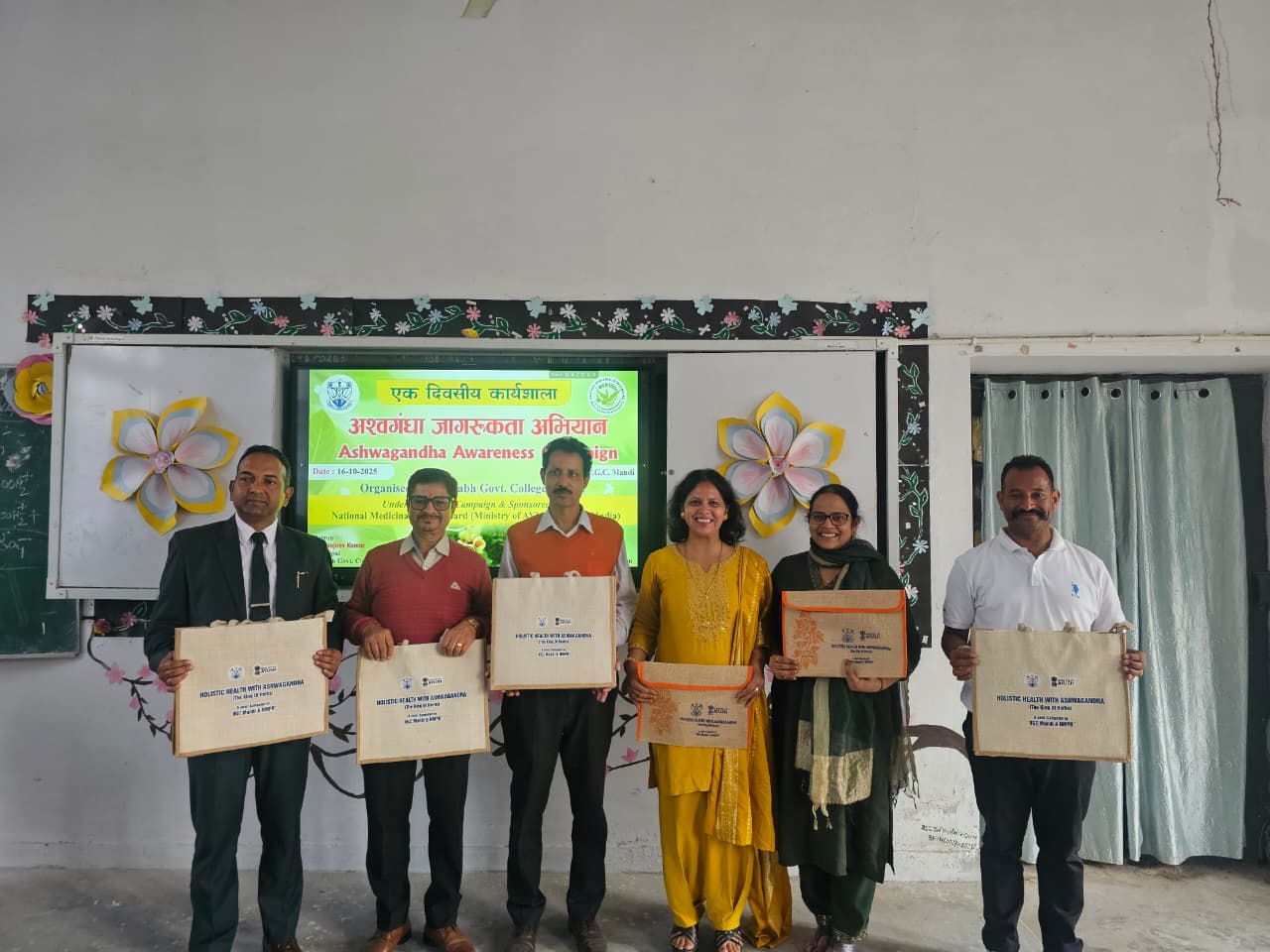 वल्लभ कॉलेज मंडी में अश्वगंधा जागरूकता कार्यशाला संपन्न