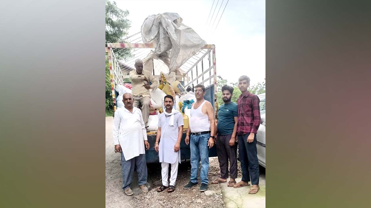 सिराज आपदा प्रभावितों को सौंपा 30 क्विंटल राशन