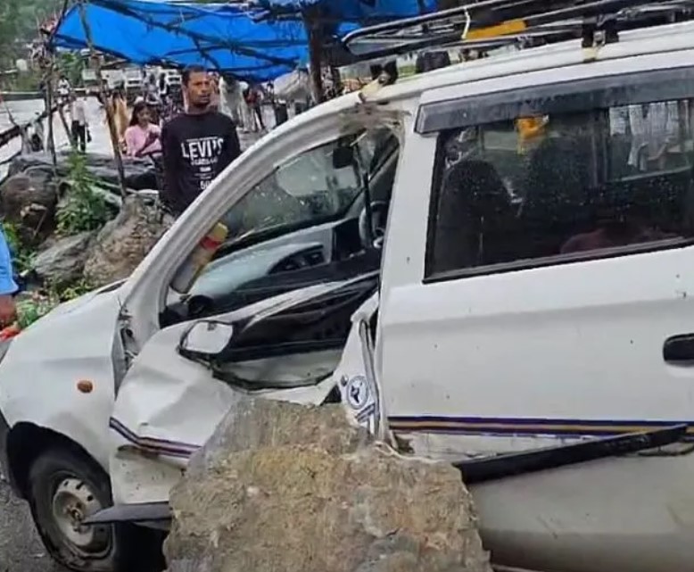 हिमाचल में आफत की बारिश! 259 सड़कें बंद, मंडी-कुल्लू संपर्क कटा; मनाली हाईवे समेत 3 NH बाधित