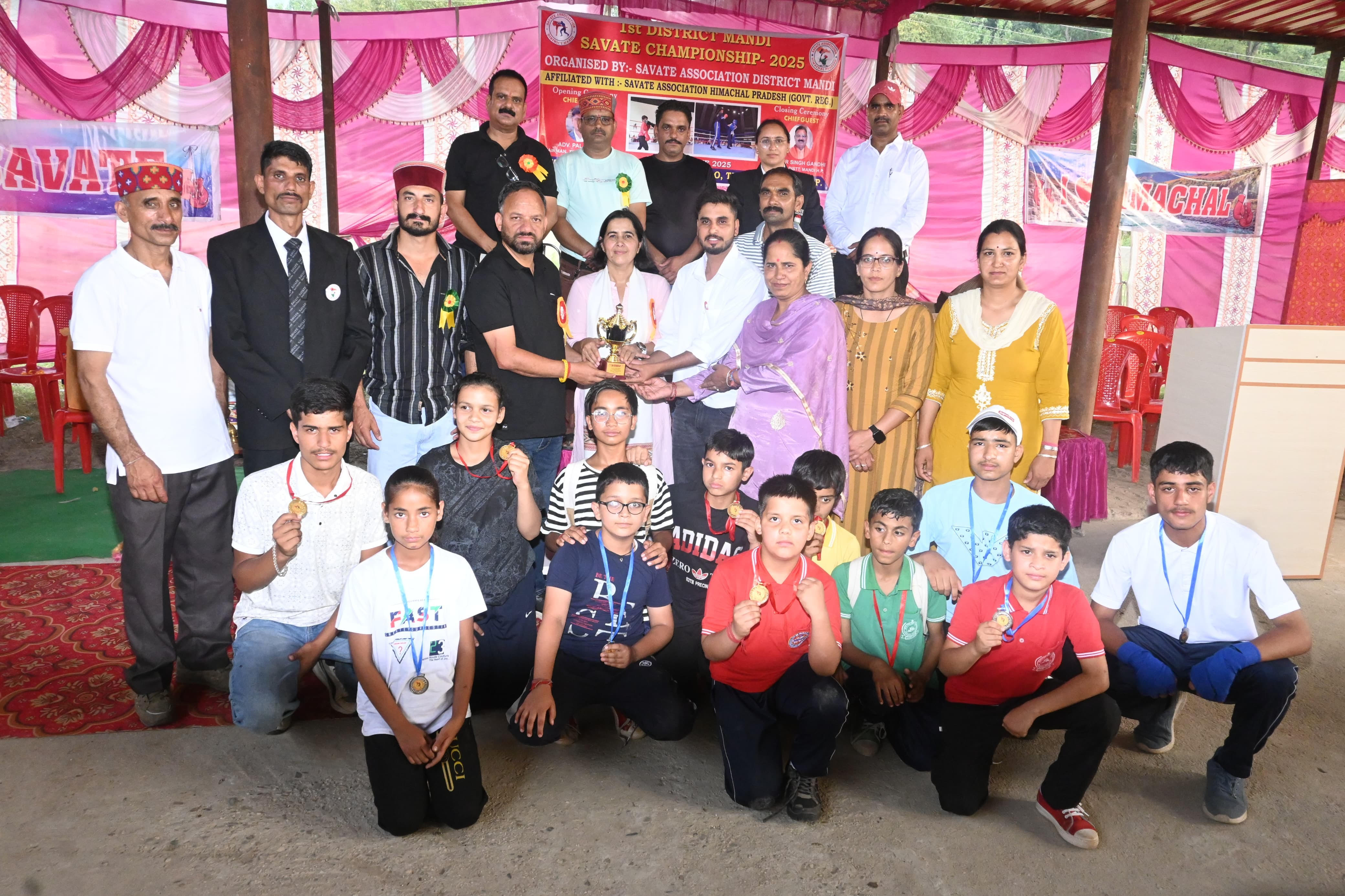 ब्यास व्यू मॉडल स्कूल बग्गी ने स्वाते फ्रेंच किक बॉक्सिंग चैंपियनशिप में दिखाया दम, जीते 13 पदक