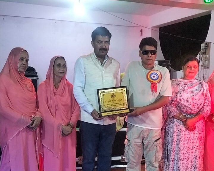 शारदा माता मेले की अंतिम सांस्कृतिक संध्या में शामिल हुए डॉ. राकेश धरवाल, मेला कमेटी को दी 11 हज़ार की प्रोत्साहन राशि