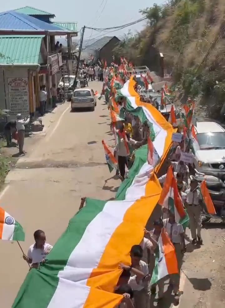 टिहरा क्षेत्र में विशाल तिरंगा यात्रा के माध्यम से भारतीय सेना के पराक्रम को किया नमन, देशभक्ति के नारों से गुंजायमान हुआ पूरा क्षेत्र 