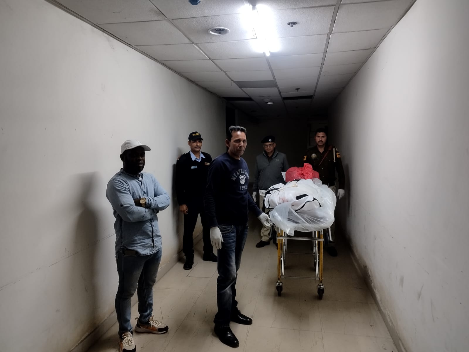 नेरचौक मेडिकल कॉलेज की मोर्चरी में रखे नाइजीरियन के शव को एंबेसी कमेटी को सौंपा