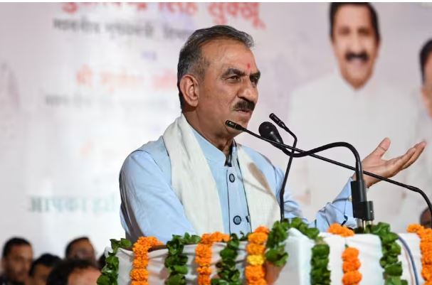 सीएम सुक्खू का विपक्ष पर हमला: 5000 करोड़ की रेवड़ियों को बताया कर्ज का कारण