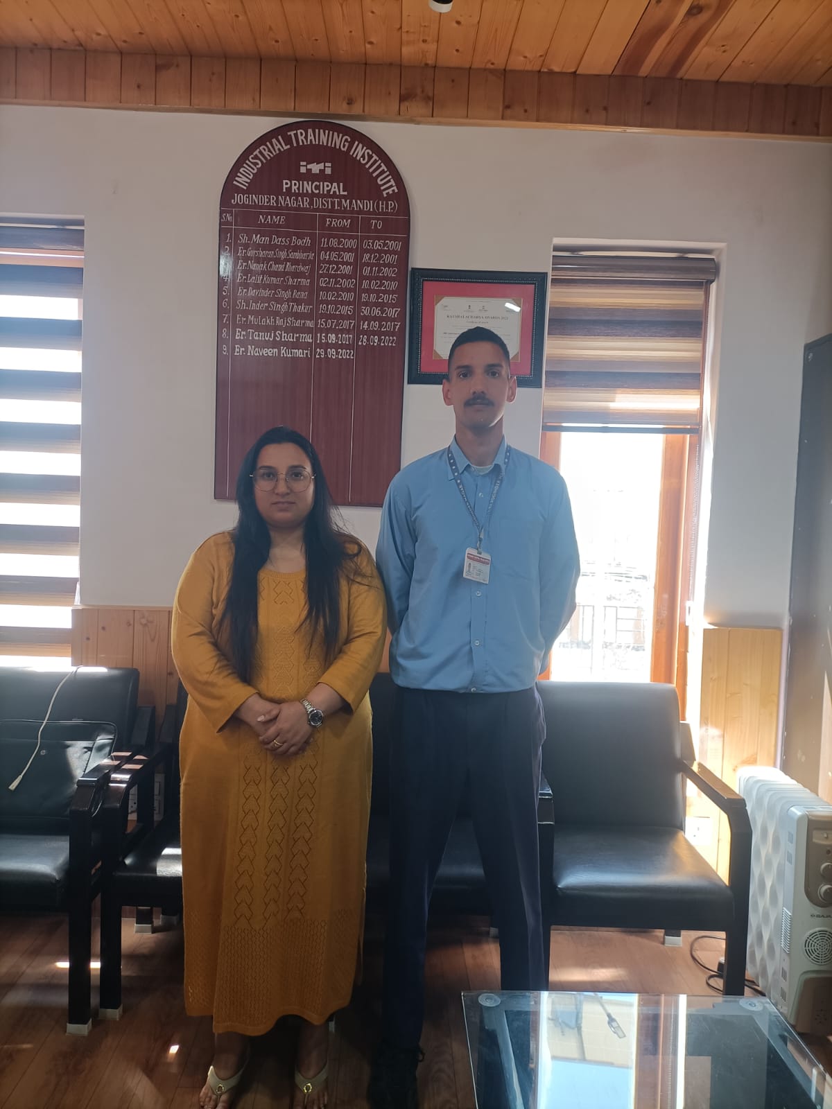 आईटीआई जोगिंद्रनगर के सौरभ का अग्निवीर में चयन संस्थान की प्रधानाचार्य ने दी बधाई, क्षेत्र में हर्ष का माहौल