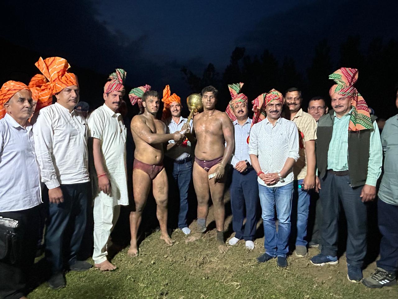 रोहतक के विनोद पहलवान के नाम रहा बग्गी का दंगल, रिवालसर के पीयूष...