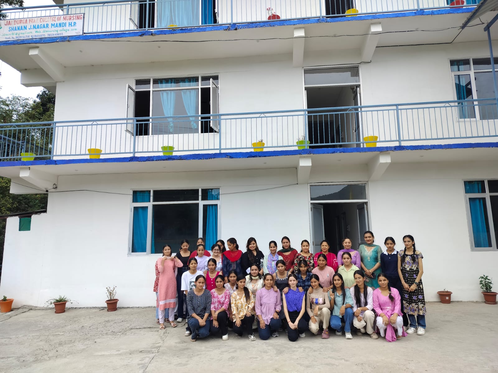 जय दुर्गा मां कॉलेज ऑफ नर्सिंग की छात्राओं ने रचा इतिहास, प्रथम सेमेस्टर का परिणाम रहा शत-प्रतिशत