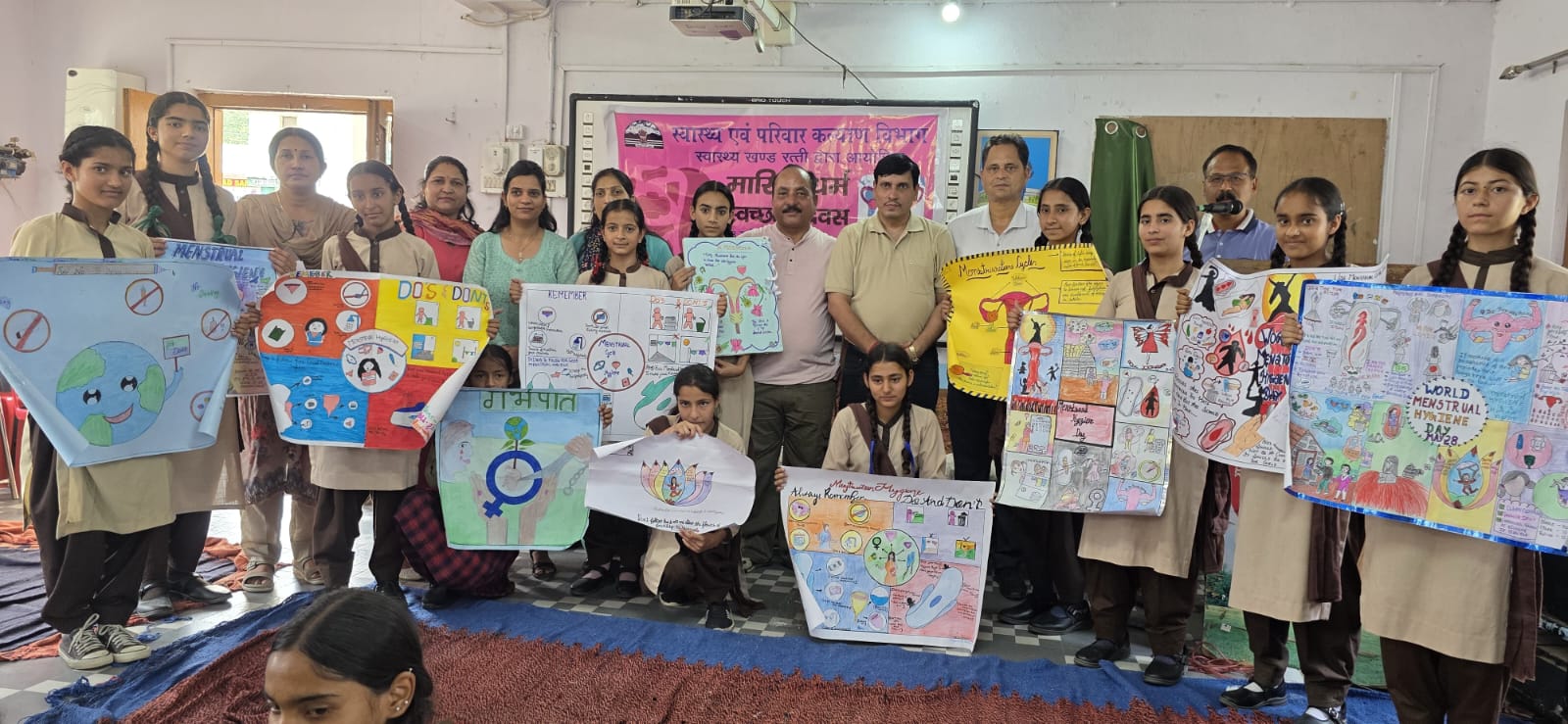 कन्या पाठशाला भंगरोटू में मनाया गया विश्व मासिकधर्म स्वच्छता दिवस, पोस्टर प्रतियोगिता में हर्षिता रही प्रथम 